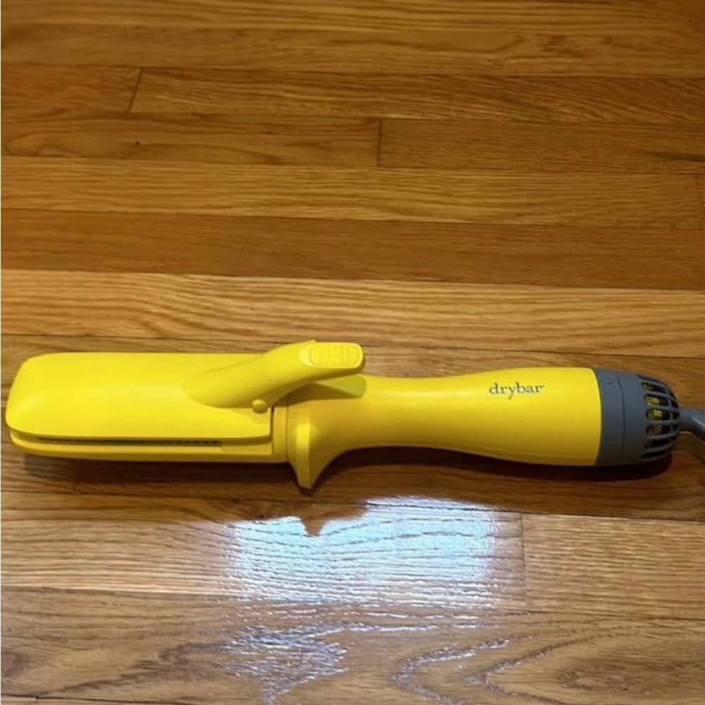 Drybar blow-drying flat iron